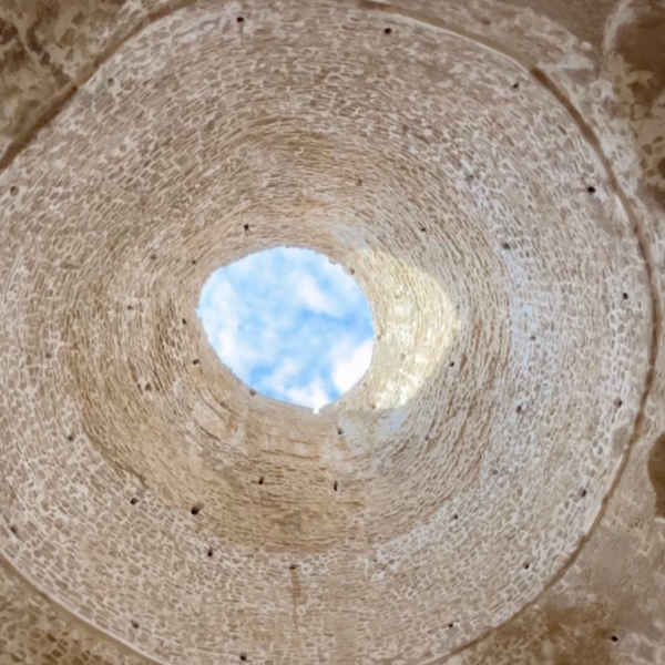 طاق بیضی شکل مرکزی اتشکده